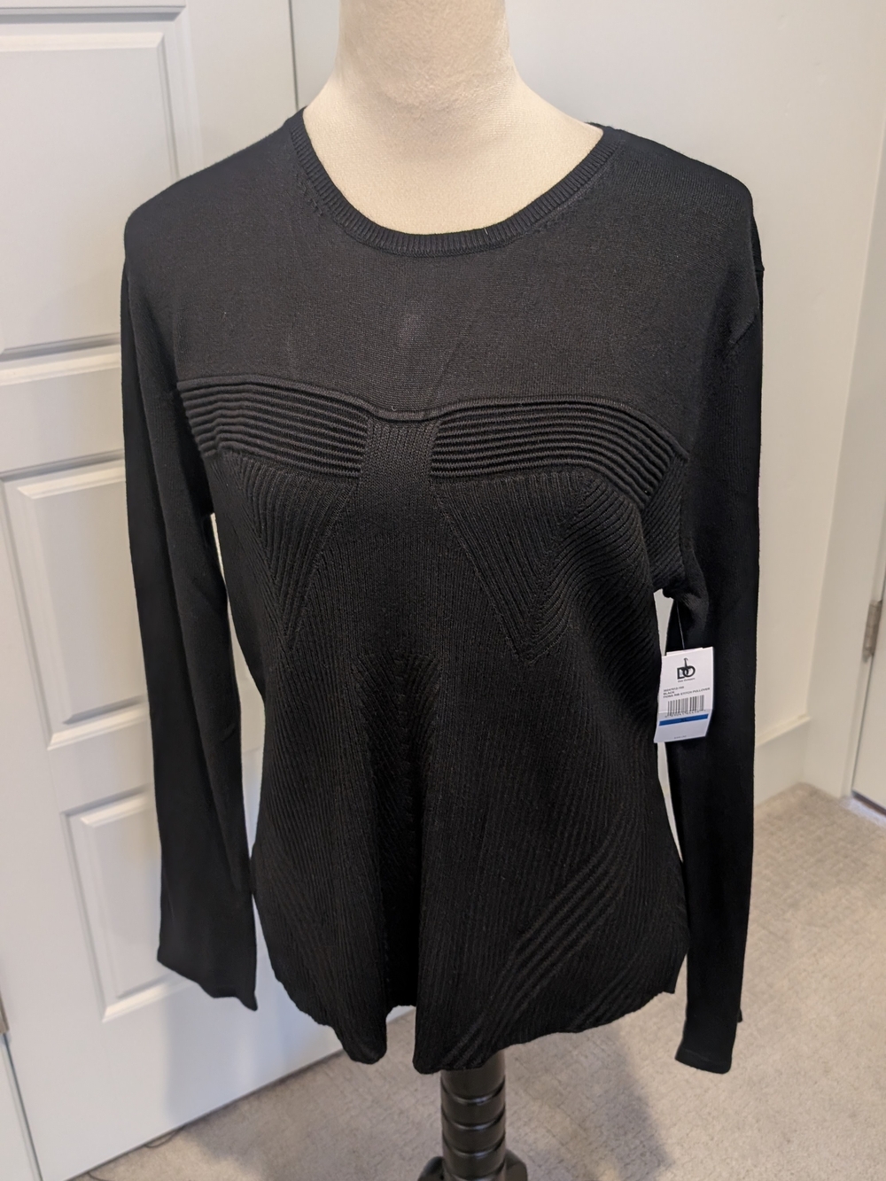 Women's Black Crew Neck Ribbed-Pattern Sweater - Picture 5 of 11